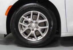 2027 Chrysler Pacifica Select - Image 18