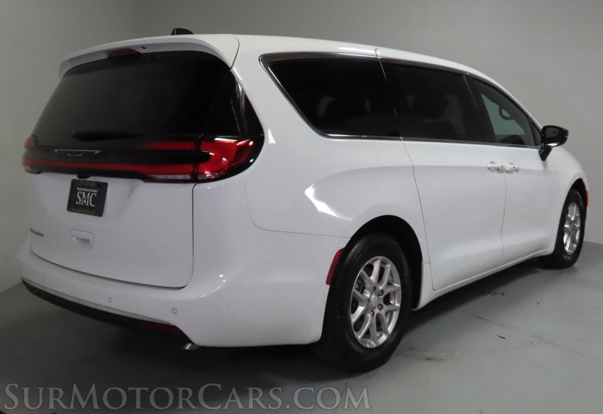 2027 Chrysler Pacifica Select - Image 7