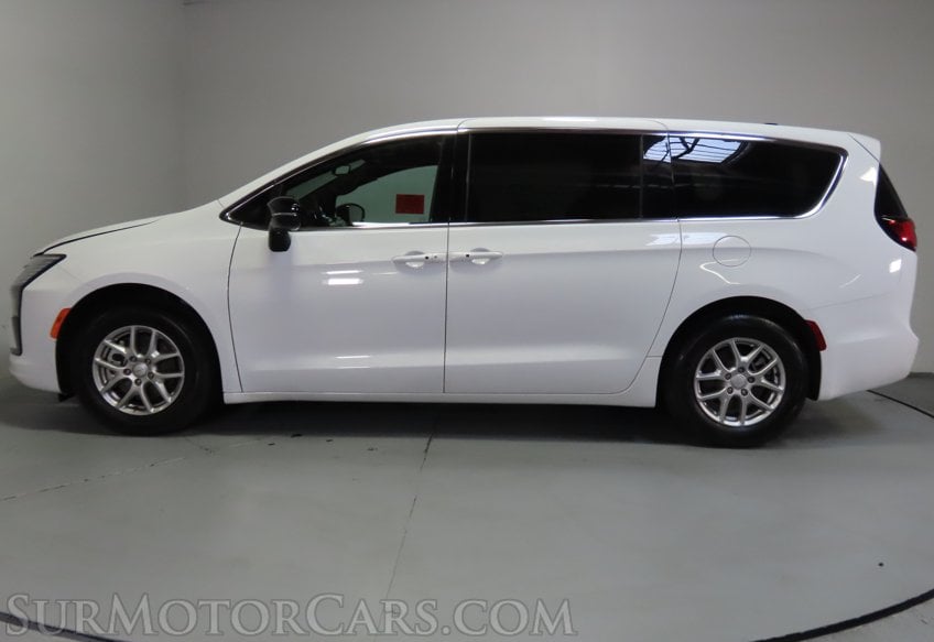 2027 Chrysler Pacifica Select - Image 6
