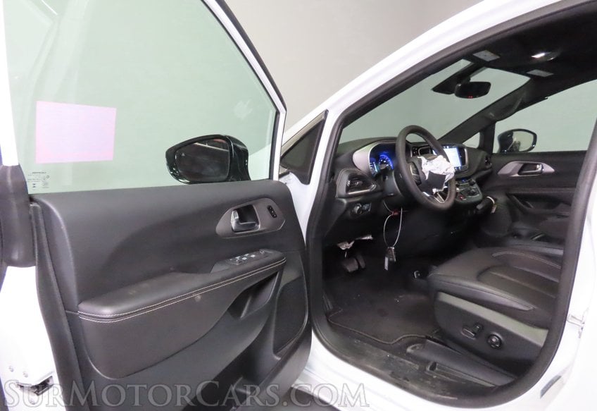 2027 Chrysler Pacifica Select - Image 19