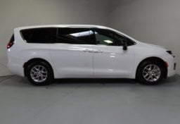 2027 Chrysler Pacifica Select - Image 5