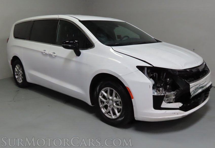 2027 Chrysler Pacifica Select - Image 2