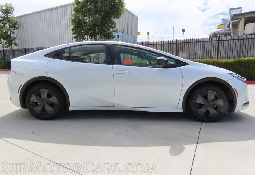 2026 Toyota Prius LE - Image 5