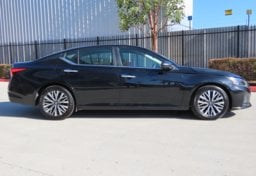 2025 Nissan Altima SV - Image 5