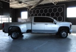 2022 Chevrolet Silverado 3500HD High Country - Image 9