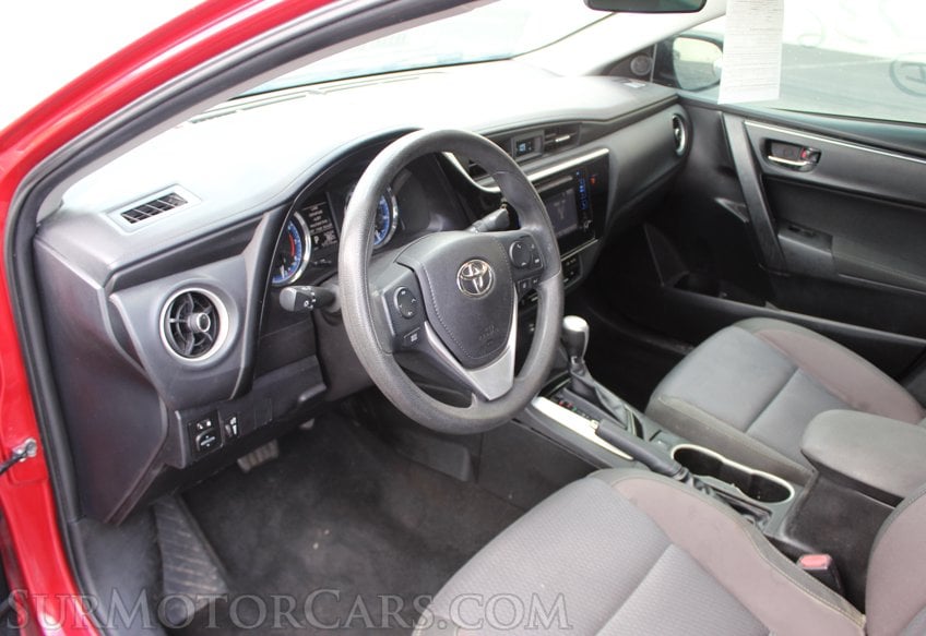 2018 Toyota Corolla - Image 32