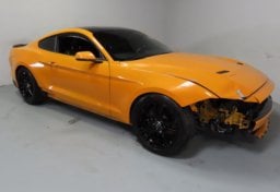 2019 Ford Mustang Premium - Image 2