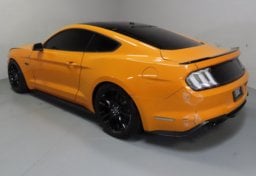 2019 Ford Mustang Premium - Image 10