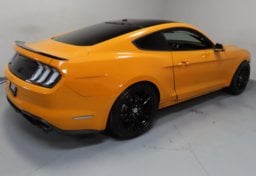 2019 Ford Mustang Premium - Image 9