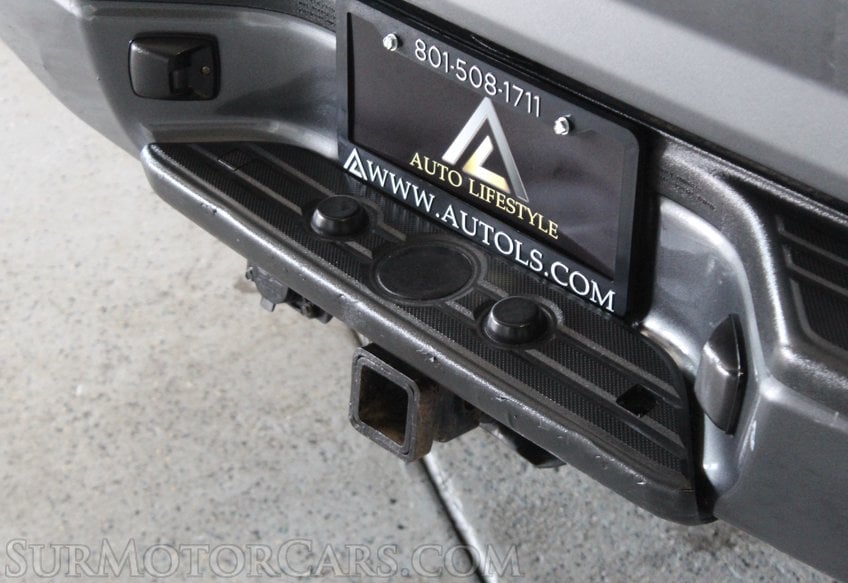 2015 Toyota Tacoma 4WD V6 - Image 9
