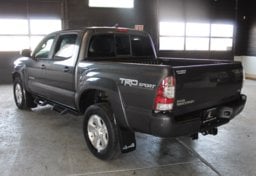2015 Toyota Tacoma 4WD V6 - Image 11