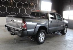 2015 Toyota Tacoma 4WD V6 - Image 5