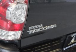 2015 Toyota Tacoma 4WD V6 - Image 16