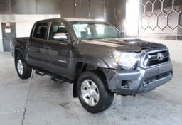 2015 Toyota Tacoma 4WD V6 - Image 3