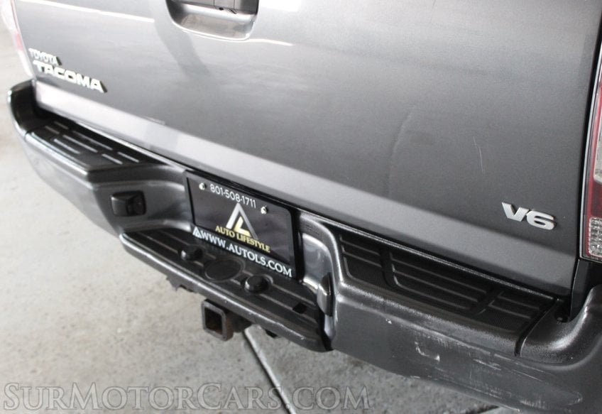 2015 Toyota Tacoma 4WD V6 - Image 12