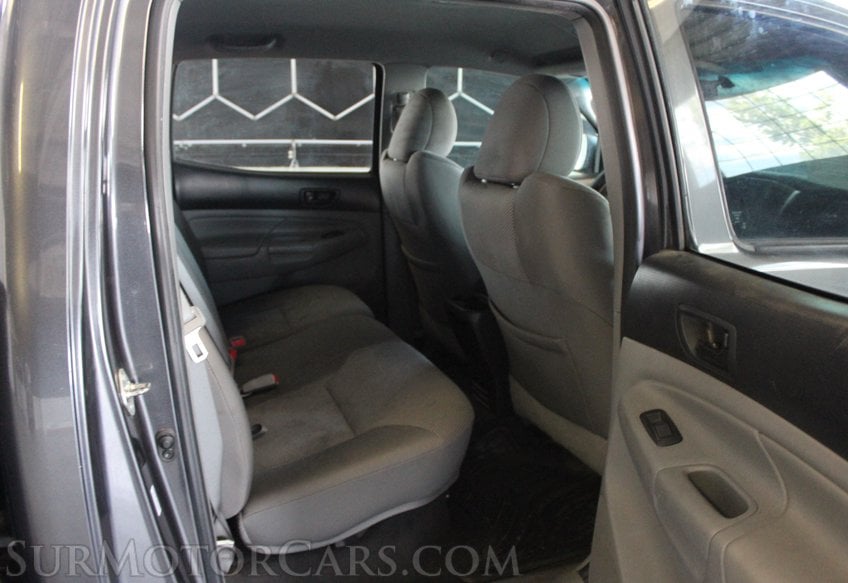 2015 Toyota Tacoma 4WD V6 - Image 44