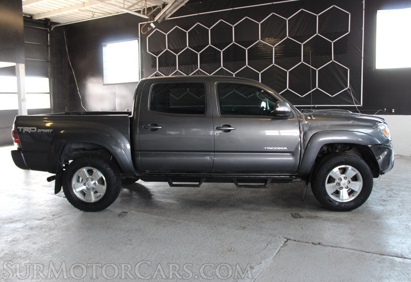 2015 Toyota Tacoma 4WD V6 - Image 21