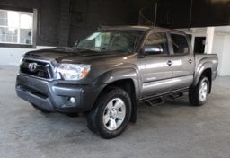 2015 Toyota Tacoma 4WD V6 - Image 4