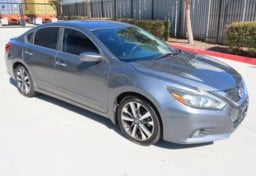 2017 Nissan Altima SR - Image 1