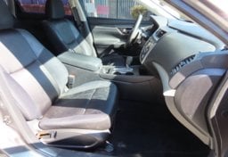 2017 Nissan Altima SR - Image 15