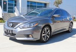 2017 Nissan Altima SR - Image 4