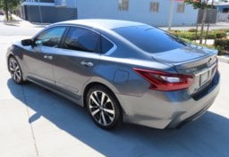 2017 Nissan Altima SR - Image 8