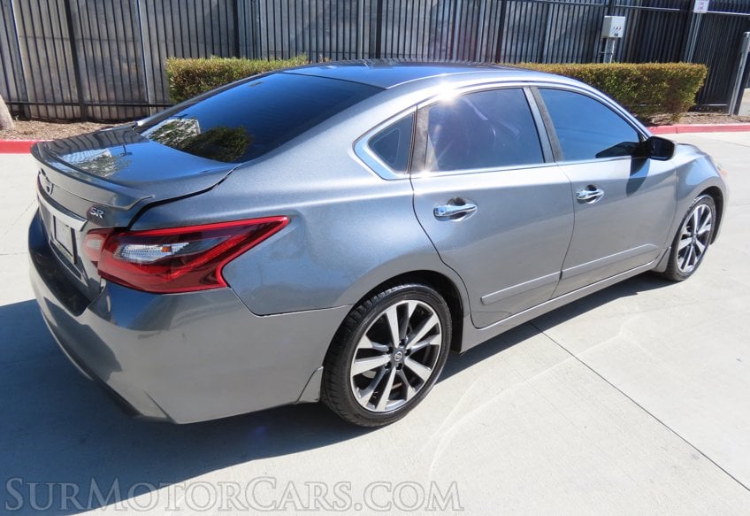 2017 Nissan Altima SR - Image 7