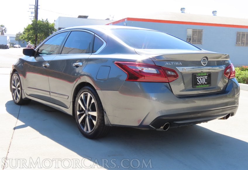 2017 Nissan Altima SR - Image 9