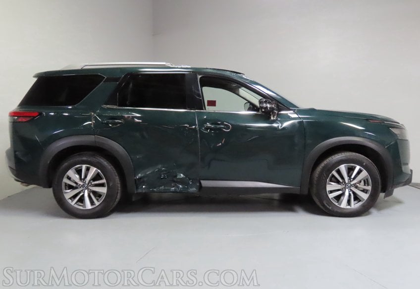 2025 Nissan Pathfinder SL - Image 18