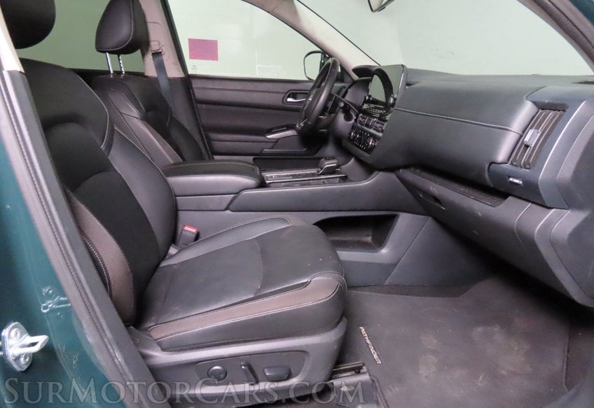 2025 Nissan Pathfinder SL - Image 31