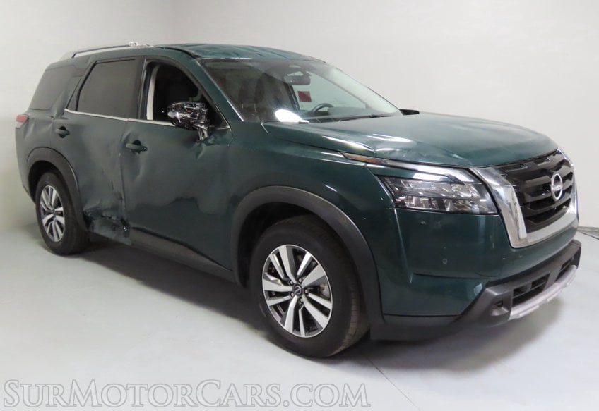 2025 Nissan Pathfinder SL - Image 2