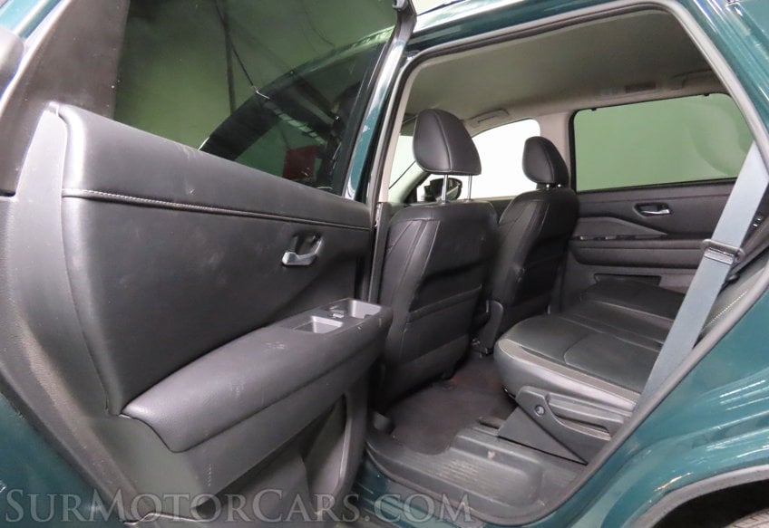 2025 Nissan Pathfinder SL - Image 21