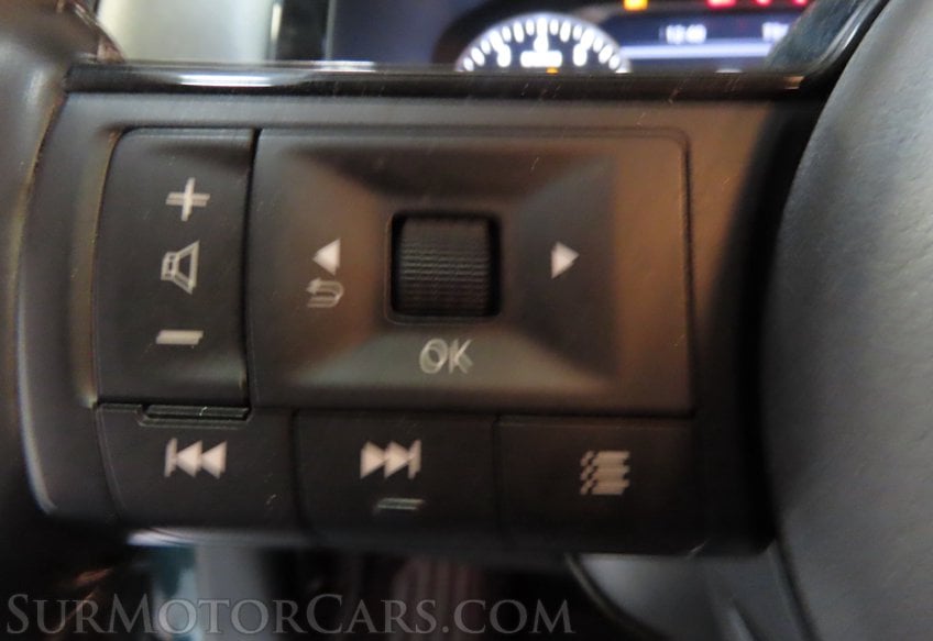 2025 Nissan Pathfinder SL - Image 40