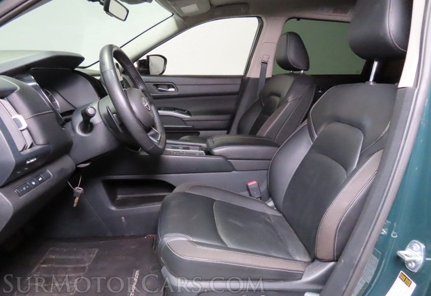 2025 Nissan Pathfinder SL - Image 23