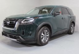 2025 Nissan Pathfinder SL - Image 3