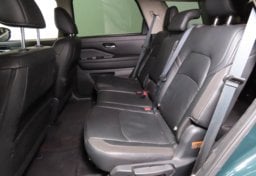 2025 Nissan Pathfinder SL - Image 20