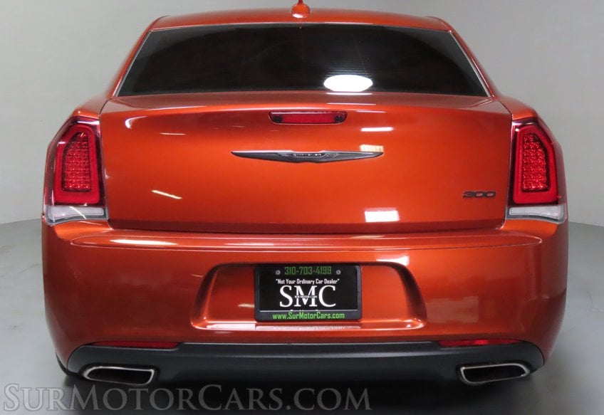 2021 Chrysler 300 Touring - Image 10