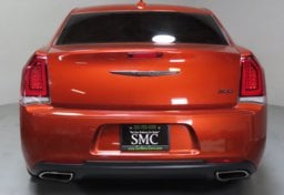 2021 Chrysler 300 Touring - Image 10
