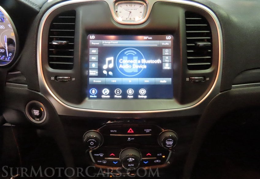 2021 Chrysler 300 Touring - Image 38