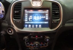 2021 Chrysler 300 Touring - Image 38