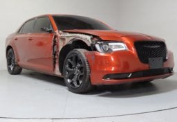 2021 Chrysler 300 Touring - Image 4