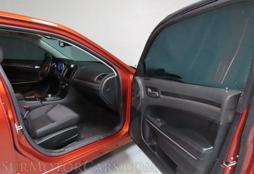 2021 Chrysler 300 Touring - Image 19