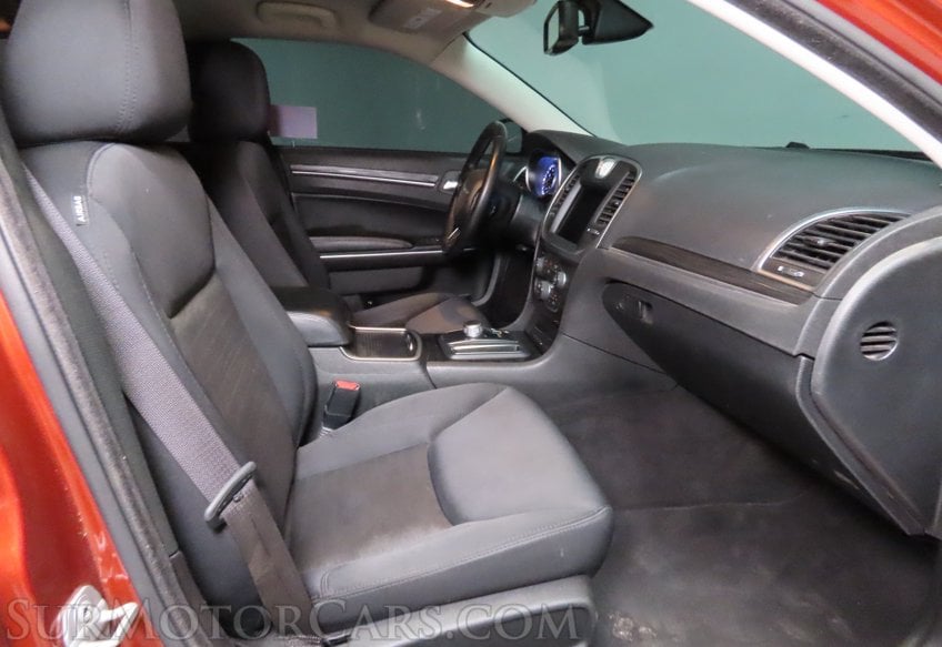 2021 Chrysler 300 Touring - Image 23