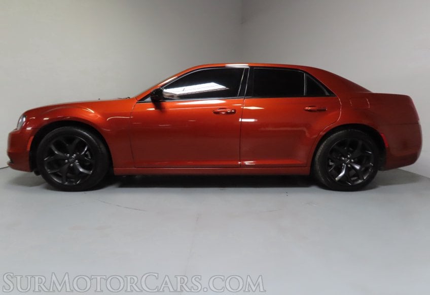 2021 Chrysler 300 Touring - Image 5
