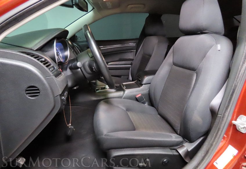 2021 Chrysler 300 Touring - Image 26