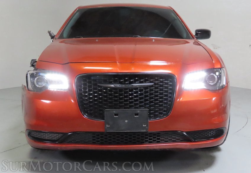 2021 Chrysler 300 Touring - Image 11