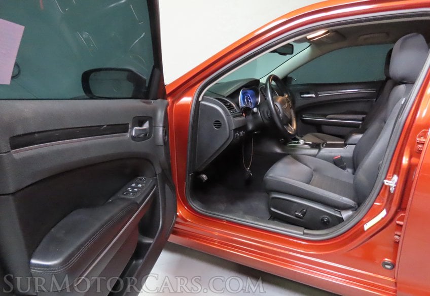2021 Chrysler 300 Touring - Image 18