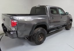 2018 Toyota Tacoma TRD Off-Road - Image 8