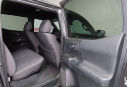 2018 Toyota Tacoma TRD Off-Road - Image 41