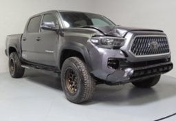 2018 Toyota Tacoma TRD Off-Road - Image 4